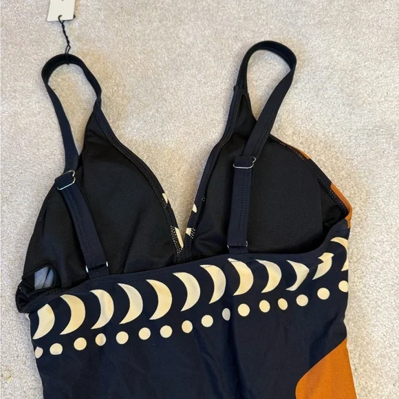 NWT Commense Orange and Black Bird Cut Out One Piece Swim Suit Size XS - Picture 6 of 8